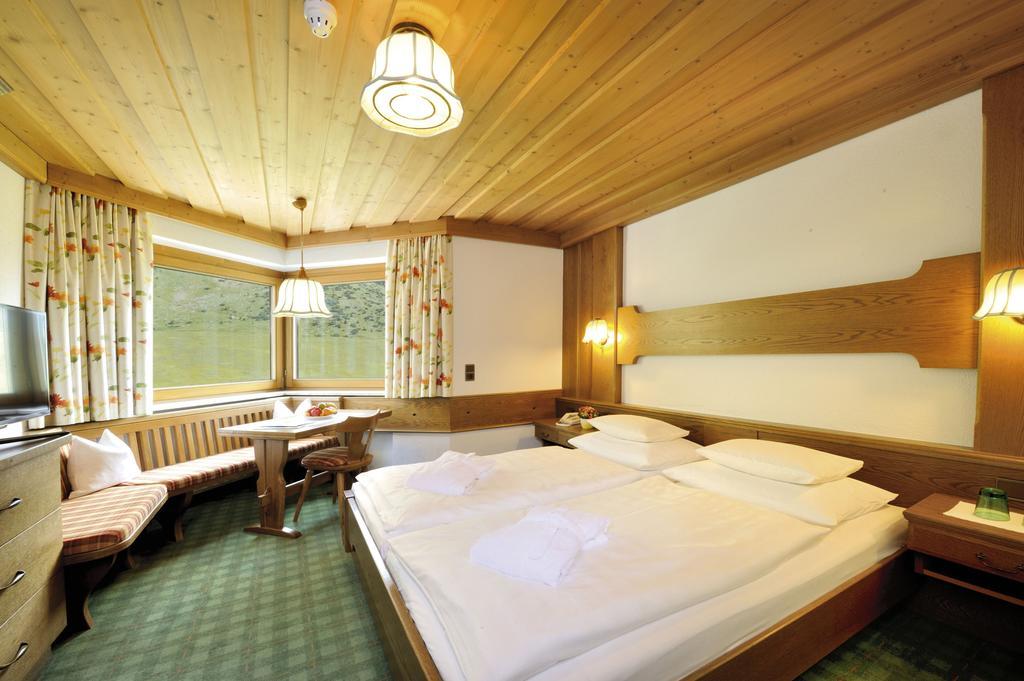 Alpenhotel Tirol Galtur Bagian luar foto